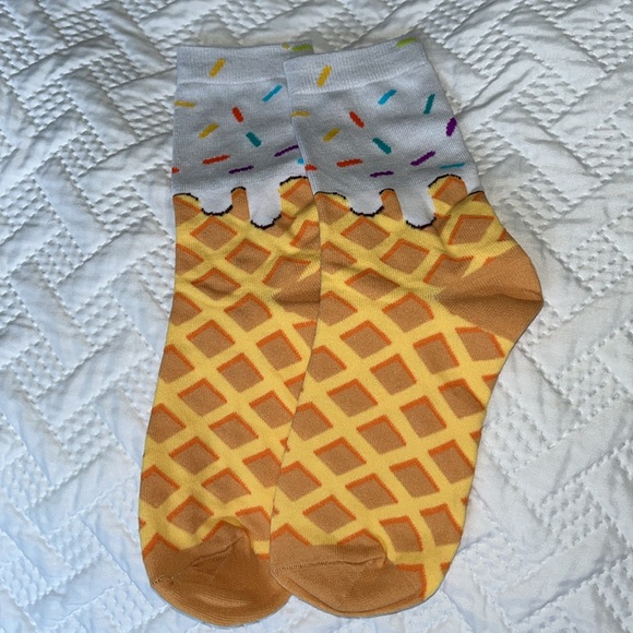ICE CREAM CONE WITH SPRINKLES SOCKS, New - Picture 2 of 2